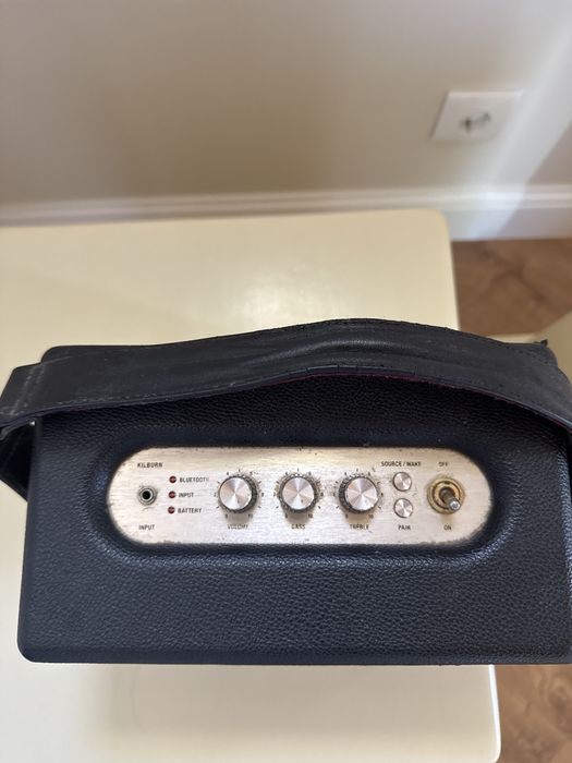 Coluna Bluetooth Marshall Kilburn – Portátil e Potente
