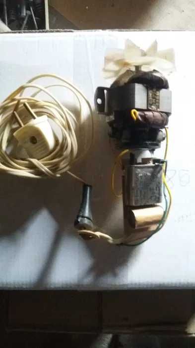 гриль  домашній-пускові кнопки-штекера проводка-двигун із крильчаткою.