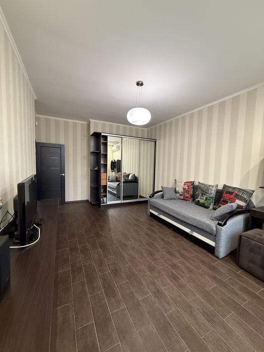 Продам 3-х кімнатну центр