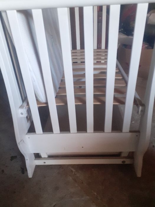 ПРОДАЄТЬСЯ..Дитяче ліжко..
