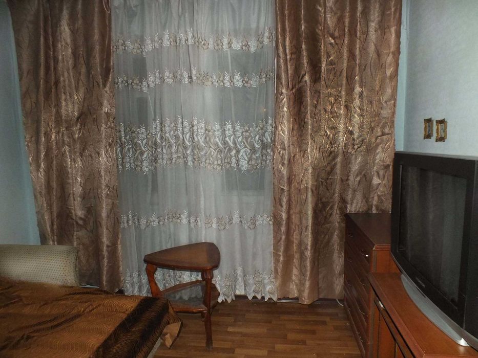 Здається кімната. Метро Харьківська, Вирлиця.