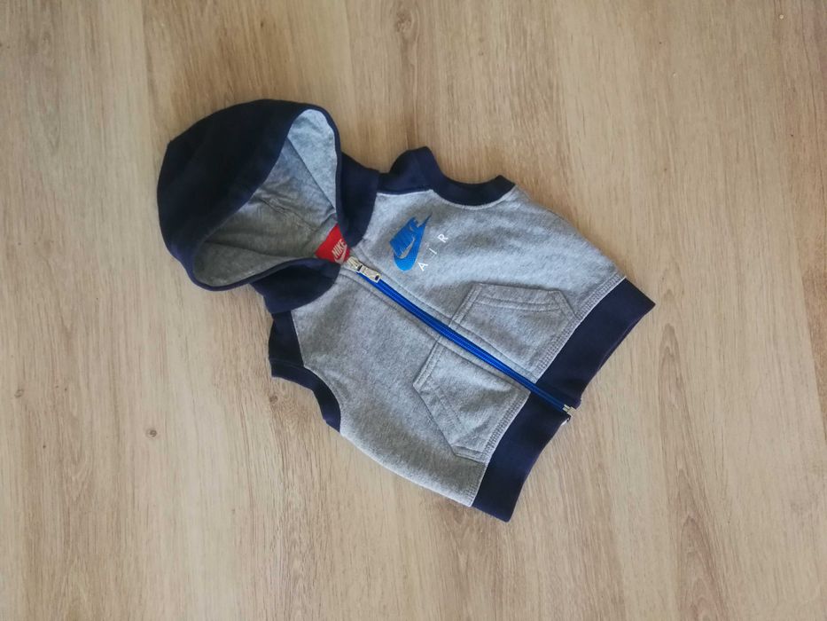 NIKE bezrękawnik z kapturem dla malucha 3-6 mc