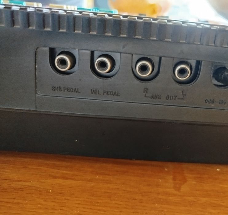 Sprzedam Keyboard z uchwytem na nuty