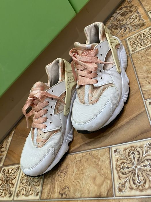 Nike Huarache жіночі кросівки 38 розмір світлі вживані