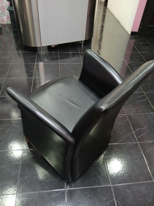 Cadeirão em pele