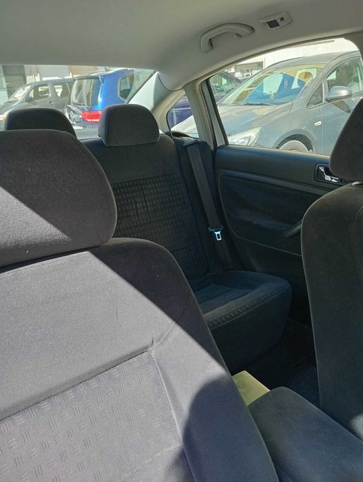 Volkswagen Passat 1.9 TDI (2003) – Excelente Estado / 289.000 km