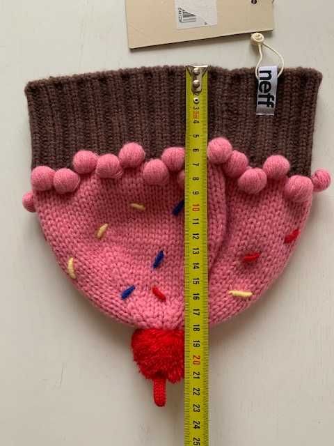 Шапка женская тёплая Neff из коллекции Cream - пирожное, донат, кекс