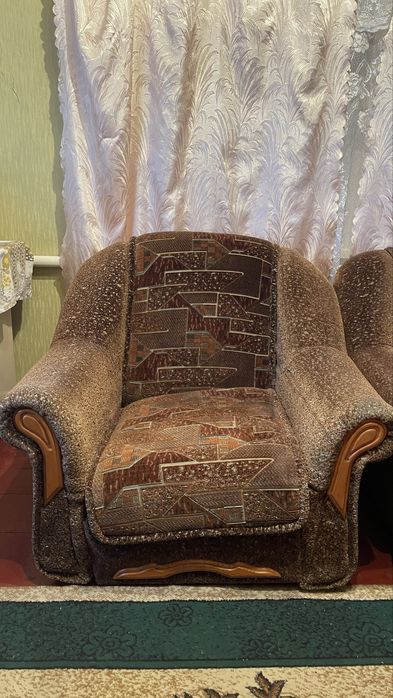 Диван і два крісла, самовивіз