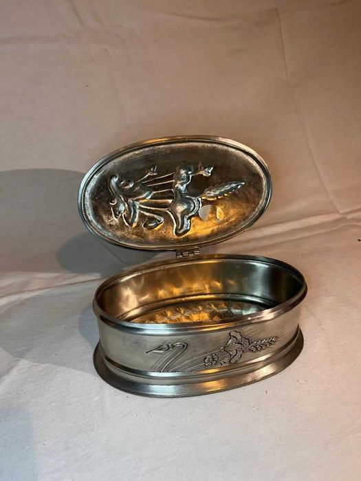 Caixa Oval em Estanho 95% - J. Dores (17cm)