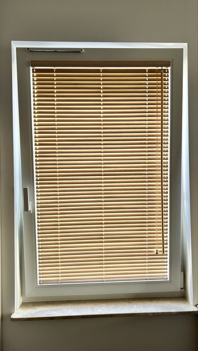 Żaluzje okienne drewniane
