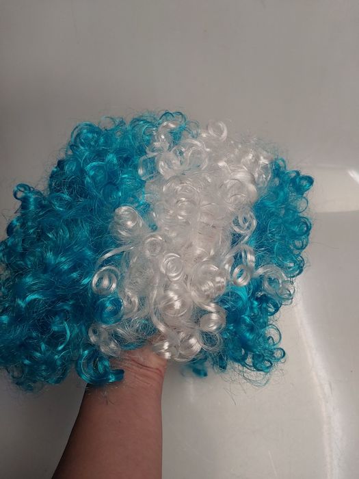 Peruka biało niebieska loki przebranie klauna