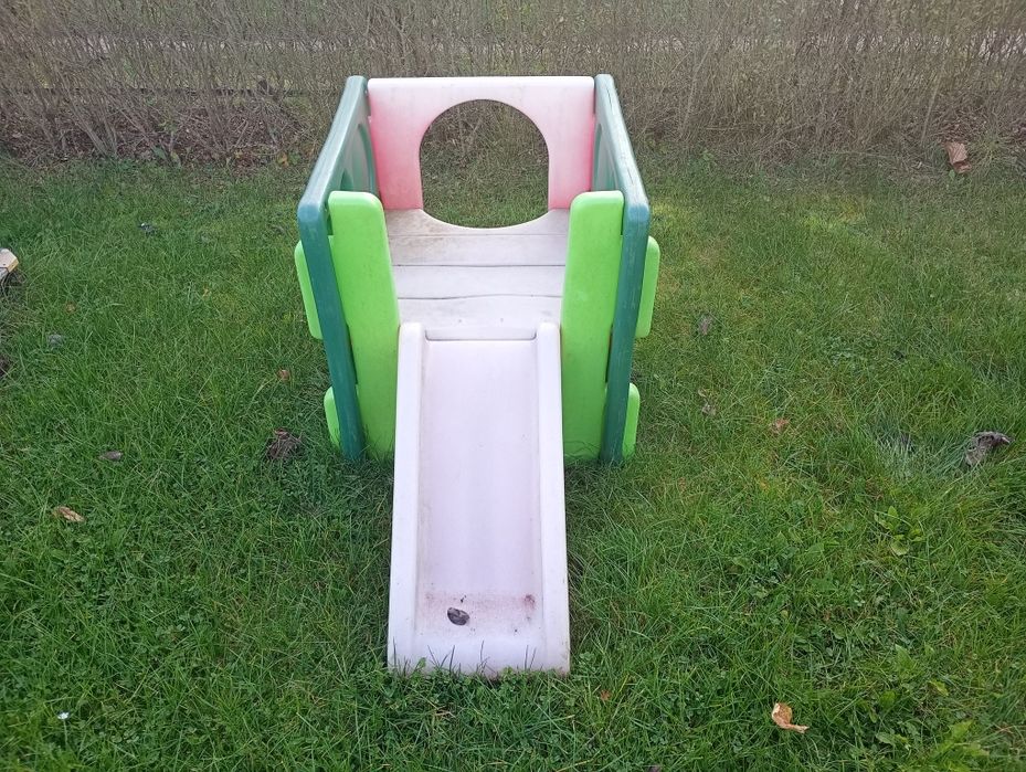 Domek ogrodowy plac zabaw zjeżdżalnia