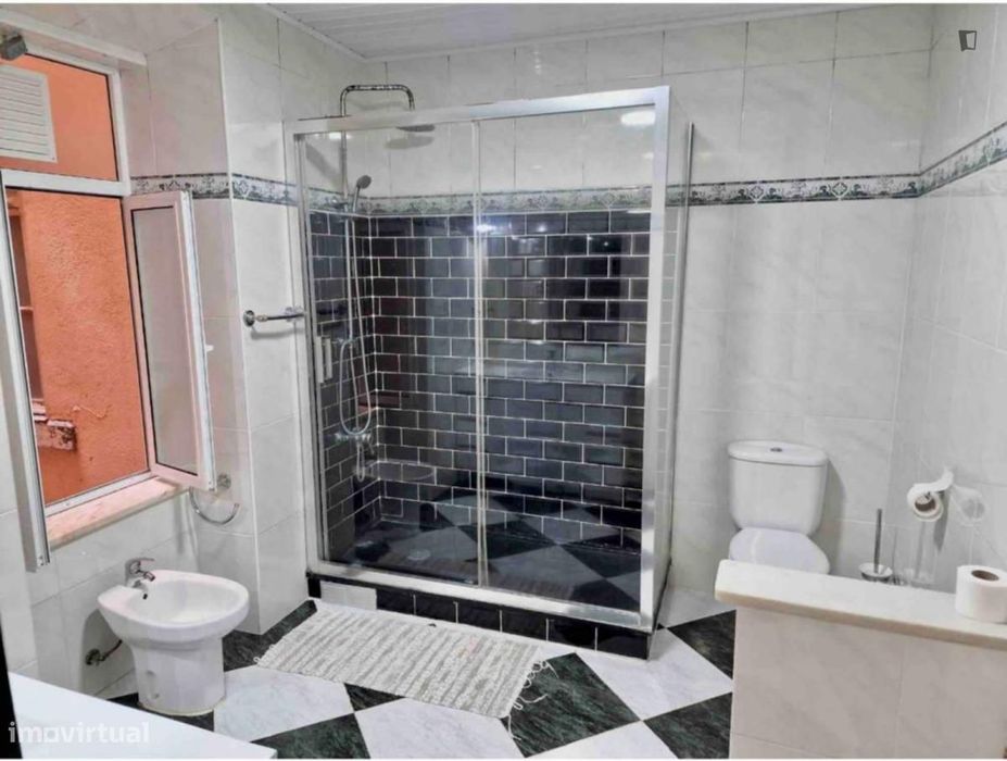 Quarto - localizado em Penha de França Lisbon