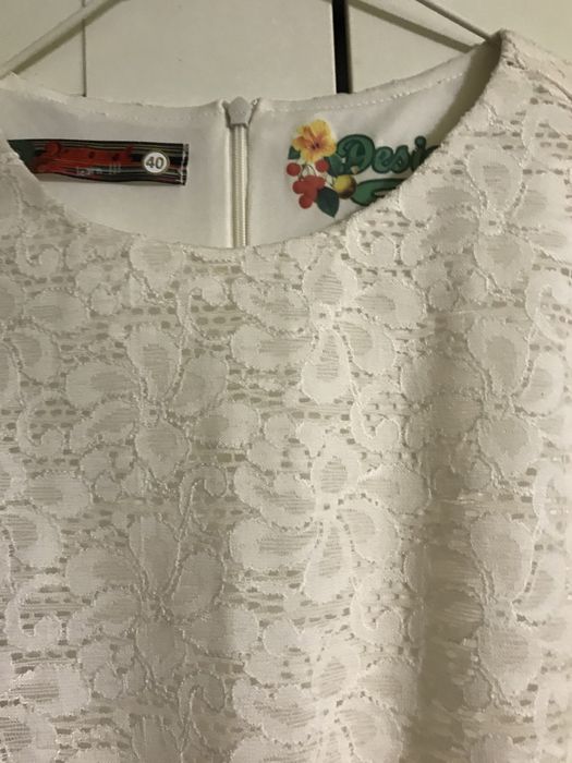 Sukienka Desigual kremowa