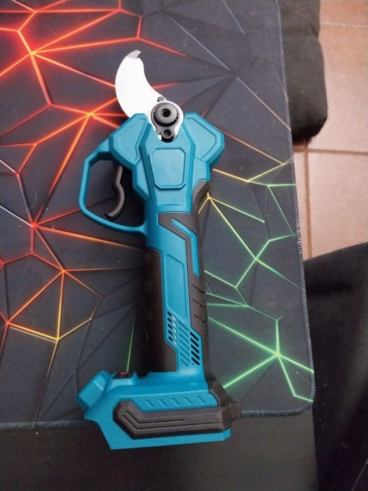 Tesoura de Poda Elétrica