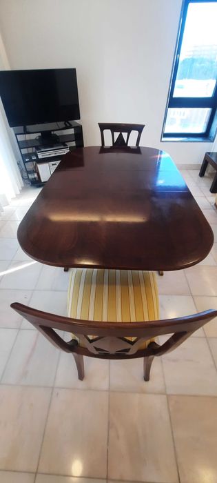 Mesa de abas, estilo inglês, com 2 pés trabalhados, Madeira de Mogno