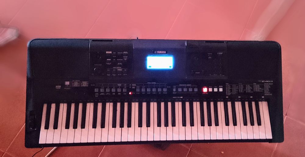 Vendo piano psr-e463