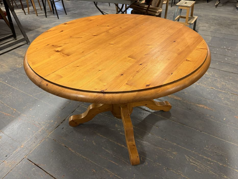 Okrągły,sosnowy,rozkładany,duży stół jadalniany lata80.vintage,deaign