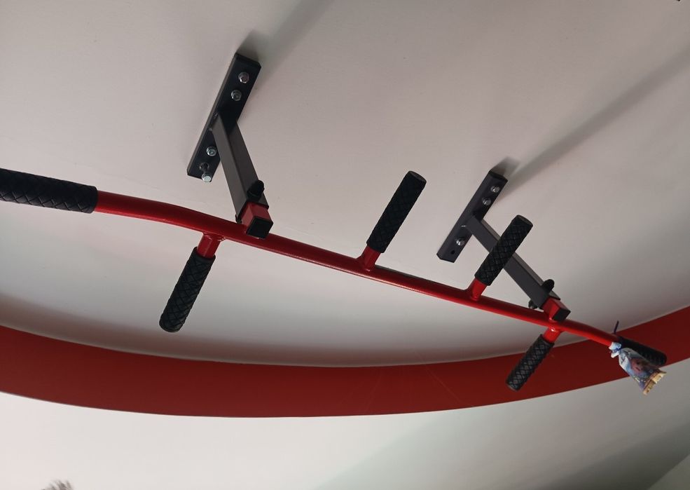 Drążek do ćwiczeń na sufit