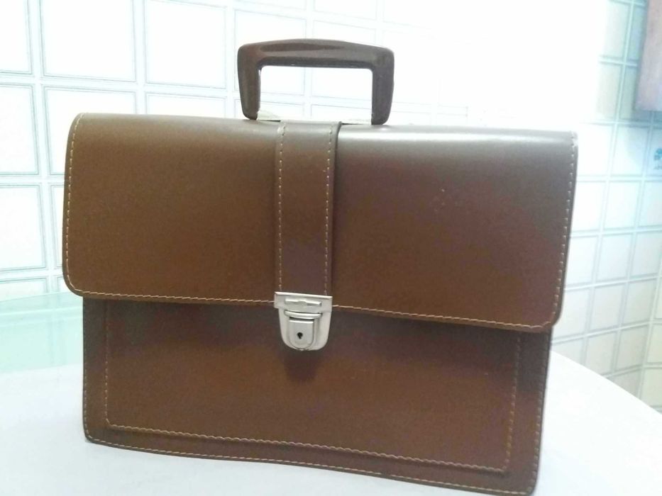 Pastas de Executivo, em pele e cabedal desde 8 euros, oportunidade