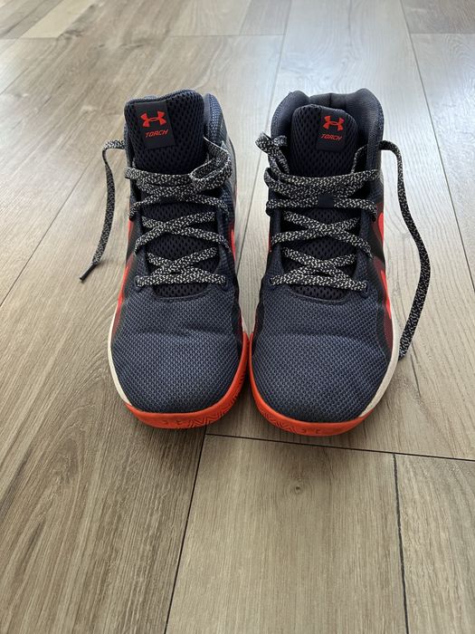 Кросівки Under Armour сіро-червоні 40 розмір дуже гарний стан