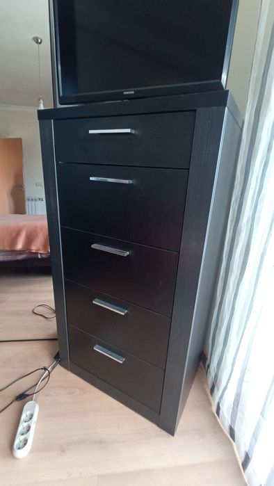 Mobília de Quarto Completa (Cama, Roupeiro, Camiseiro e Mesas)