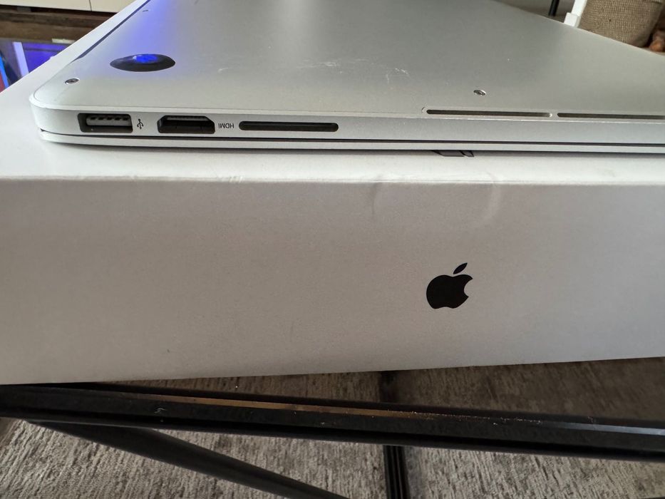 macbook pro 15 i7 16GB, 250GB