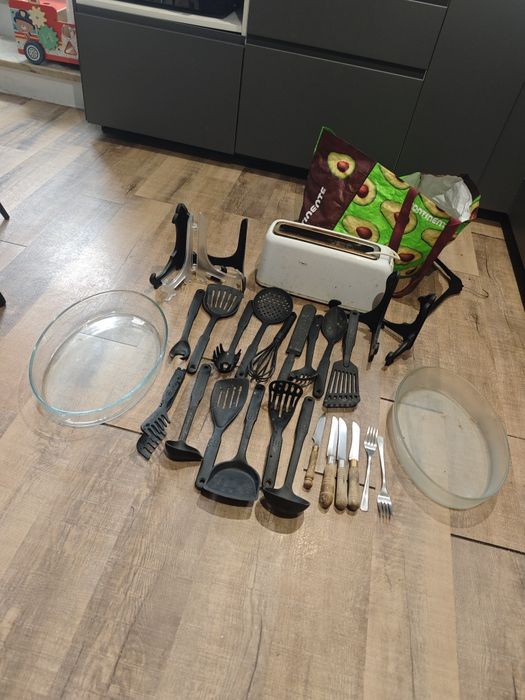 Utensílios de cozinha selados e usados