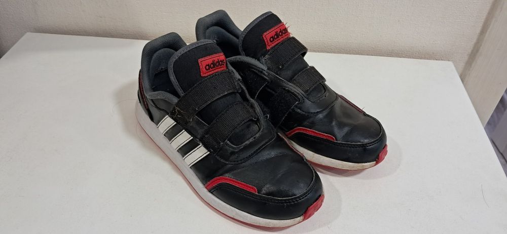 Кроссовки Adidas 35