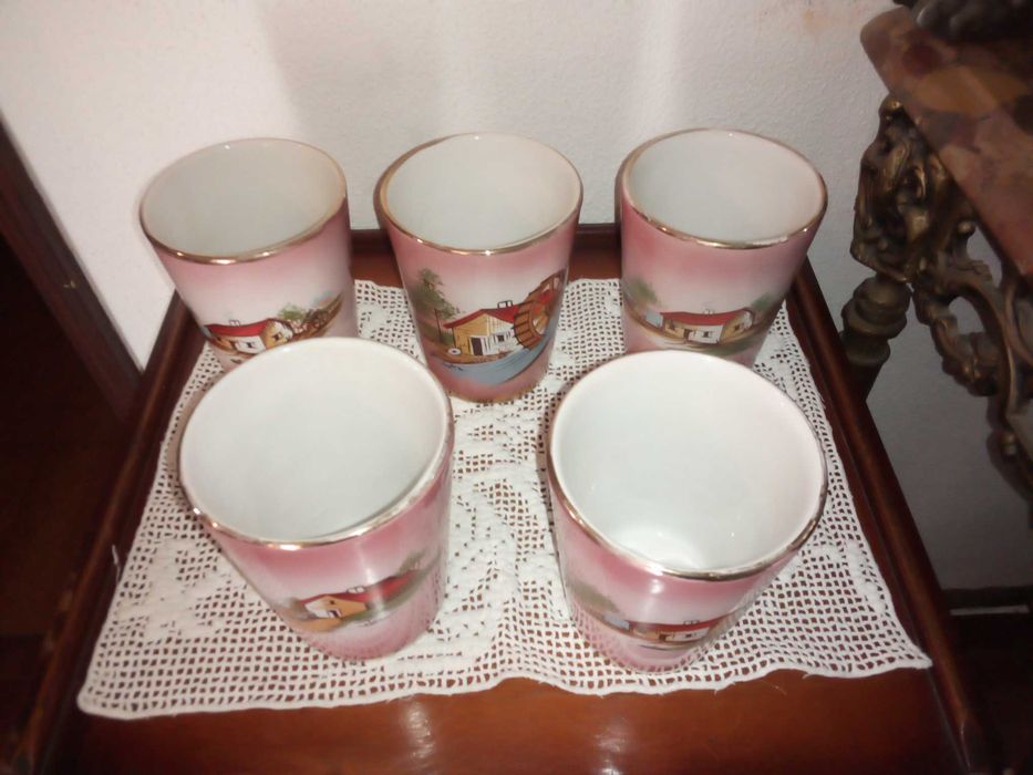 Copos em loiça de Alcobaça, usados