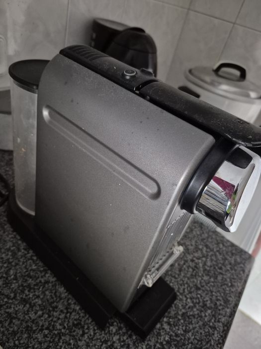Máquina café Nespresso com defeito