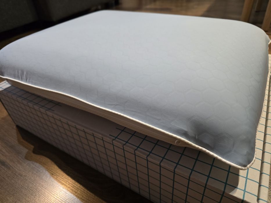 Nowa poduszka ergonomiczna chłodząca KVARNVEN Ikea