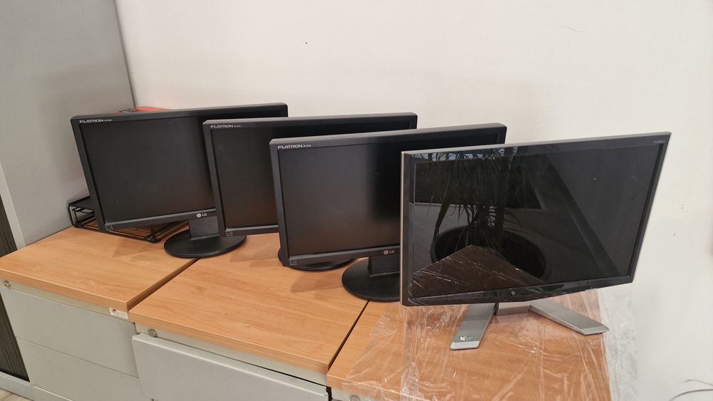 Pack 4 Monitores 19" (Ideais para CCTV / Escritório / Faturação)