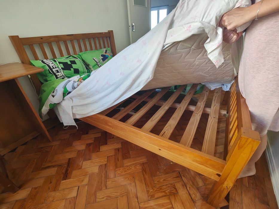 Cama de casal + colchão novo com medidas 203cm * 147cm