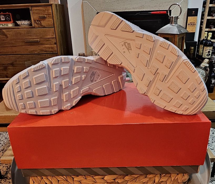 Ténis novos a estrear, Nike HUARACHE white total 45, 29cm.
