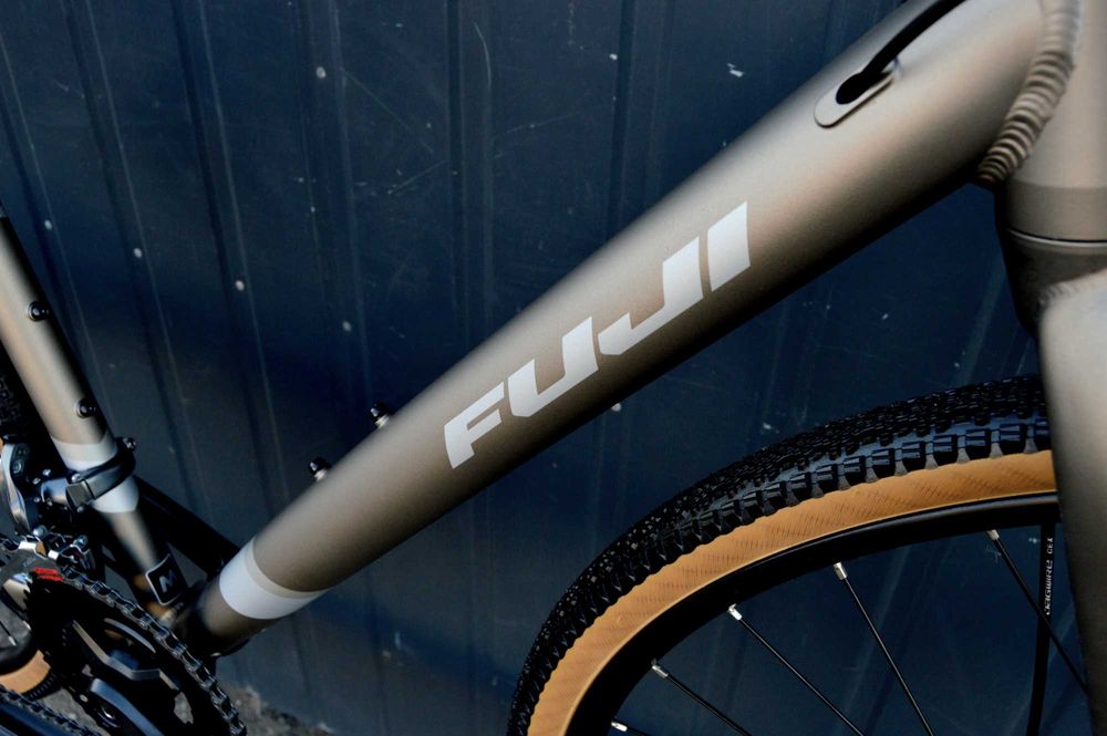 Najtańszy komfortowy Gravel FUJI JARI 2.5 na Shimano FVat23 RATY Wysył