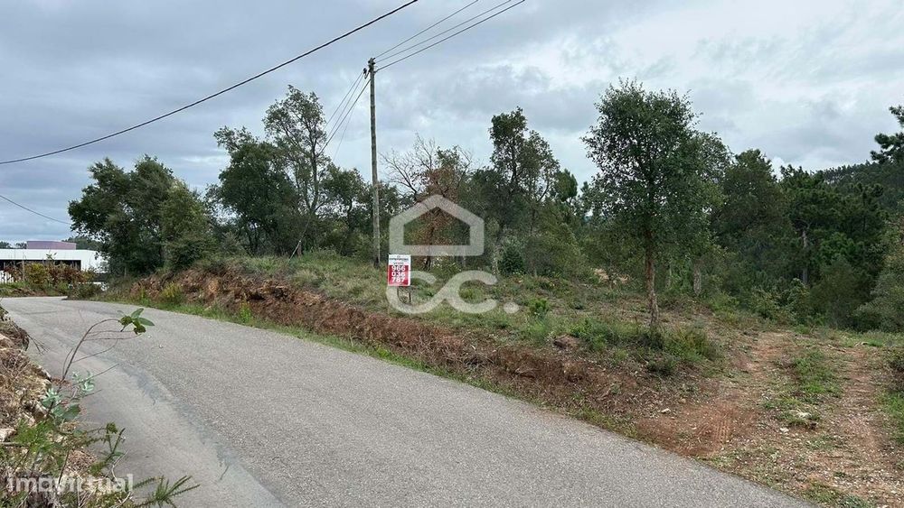Lote de terreno com 5.306 m2, para construção, em Paredes, Eiras.
