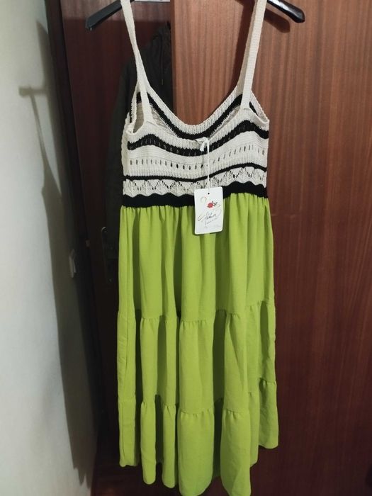 Vestido com crochê no peito verde pistáchio novo