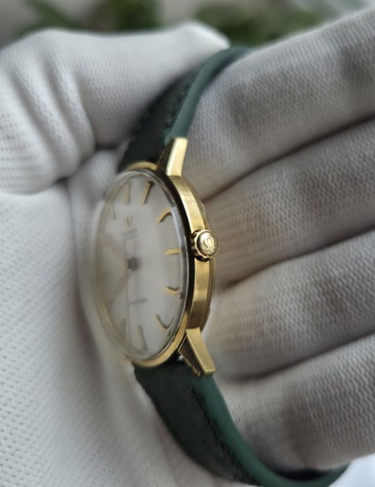 Золотий швейцарскій годинник Omega