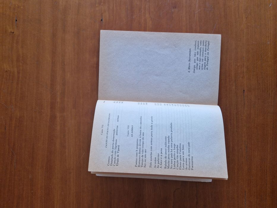Livro de poesia"O Canto e as armas", Manuel Alegre