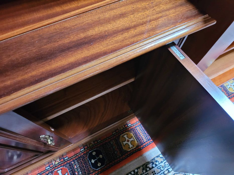 Móvel / estante em madeira - Muito bom estado geral