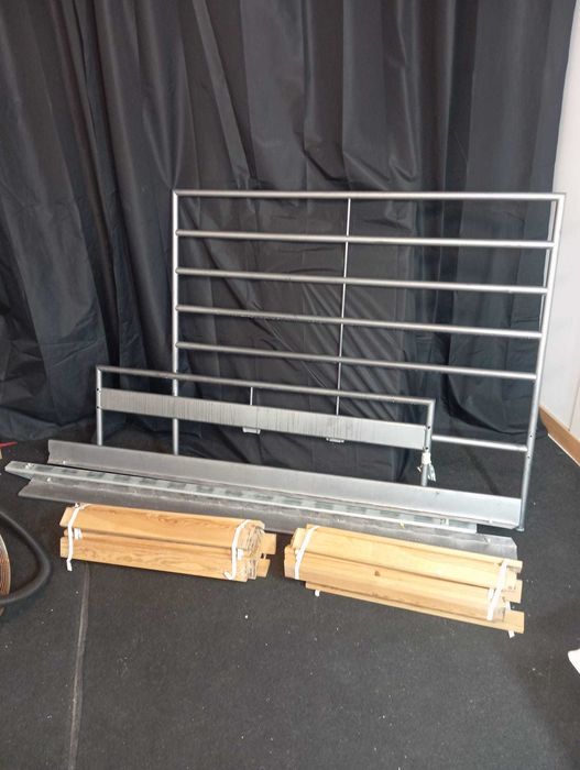 Cama de casal muito resistente e com colchao