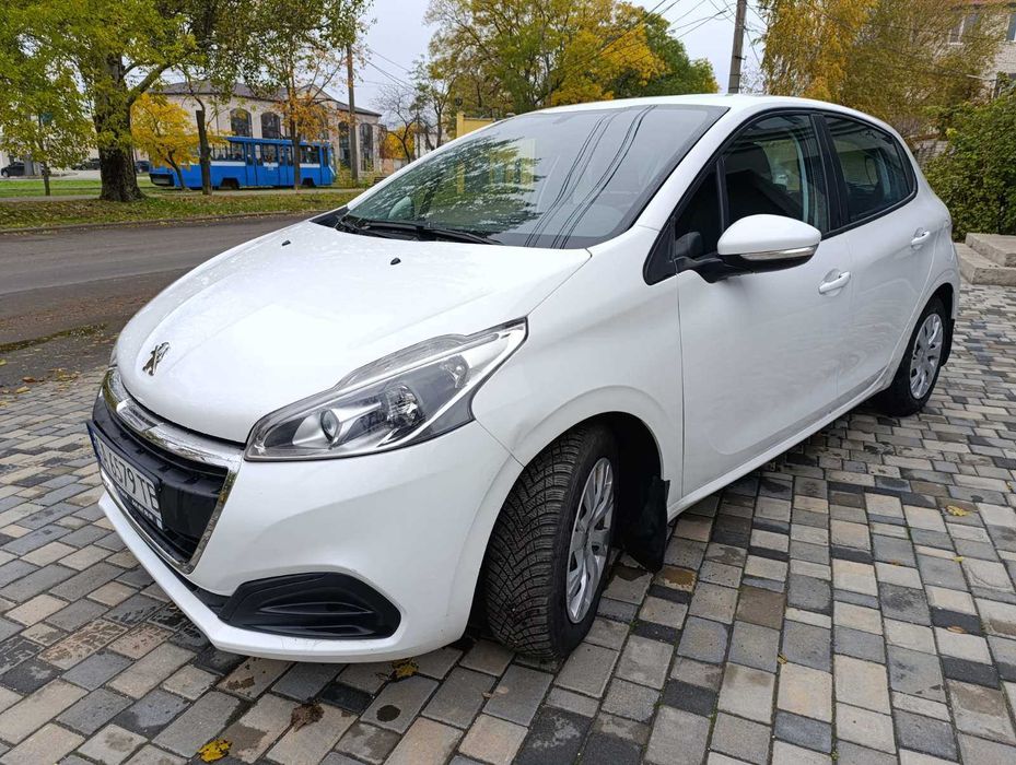 Peugeot 208 2017 року 1.2 л./бензин