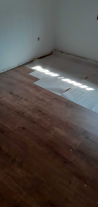 Aplicador piso flutuante e pavimento vinilico