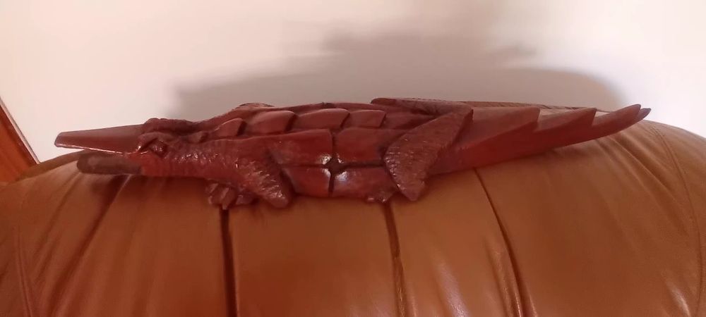 Crocodilo em madeira