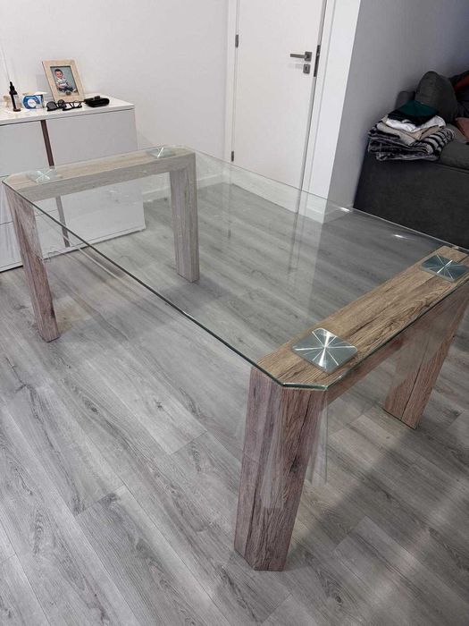 Mesa de vidro com nova