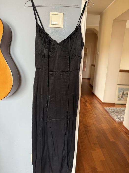 Czarna satynowa sukienka Le Prive S