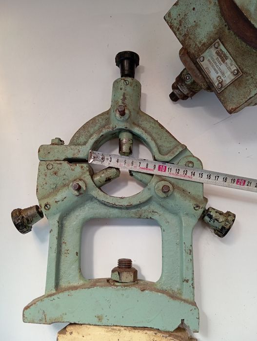 Продам хоббийную фрезерная приставка люнет не подвижный в коллекцию