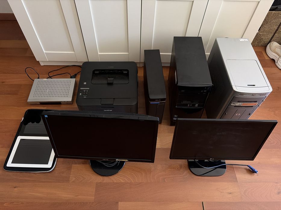 Lote de Eletrónica para Desocupar/Peças (iPads, PCs, Monitores, Impressora, Recetor de Satélite)