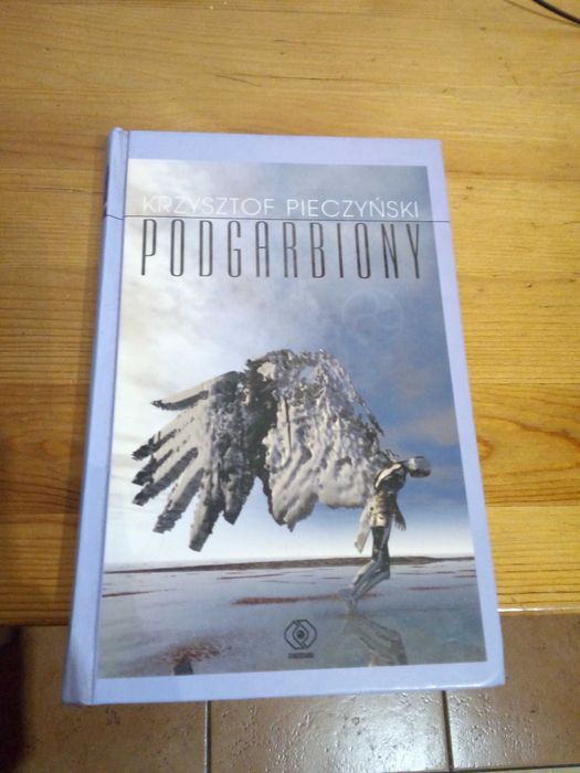 Sprzedam książkę Podgarbiony Krzysztof Pieczyński 2002 rok